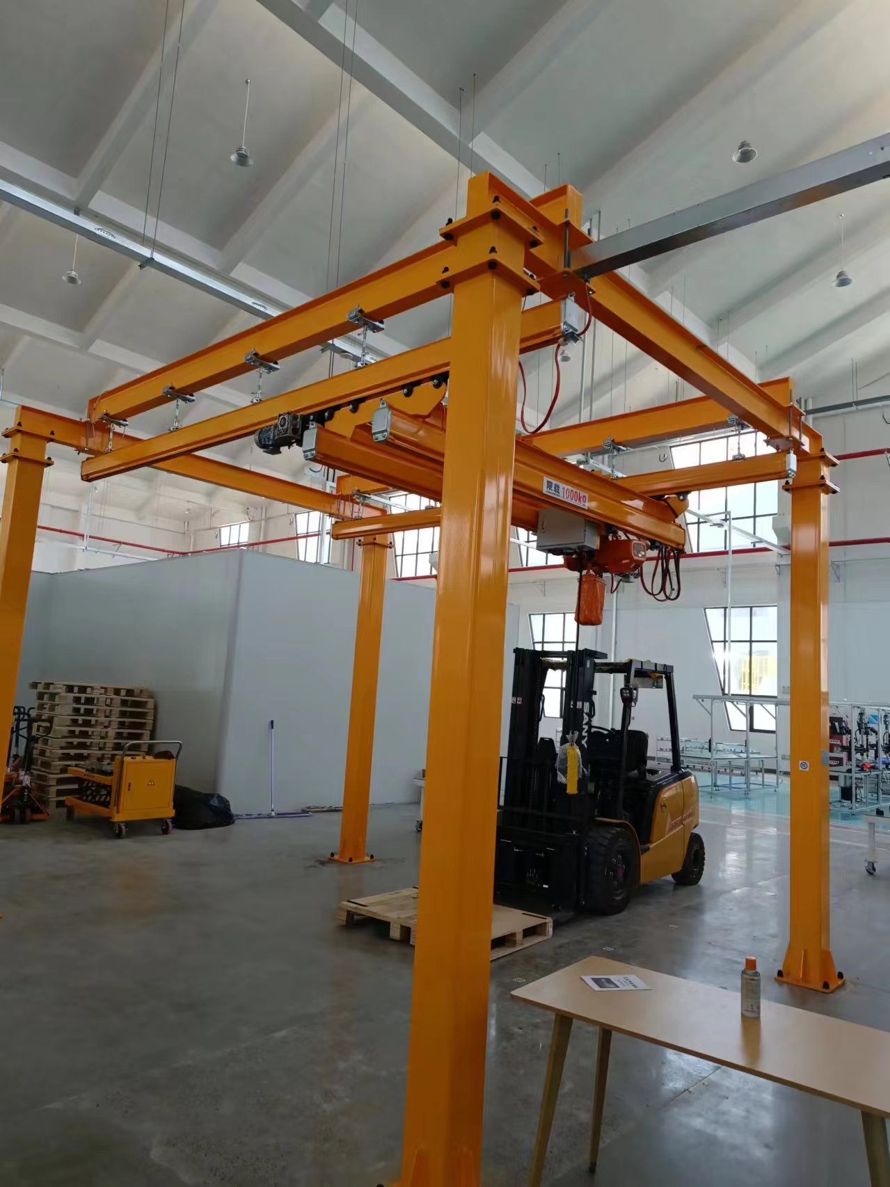 Suspension bridge crane